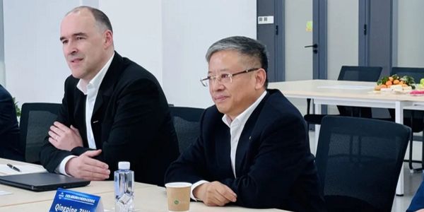 福斯润滑油朱庆平.jpg 福斯润滑油联手法雷奥共推浸没式冷却技术